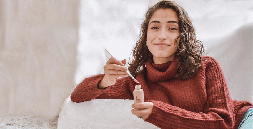 A Secret To Extend Lifespan Of Your Makeup: Beauty Spatula Revealed