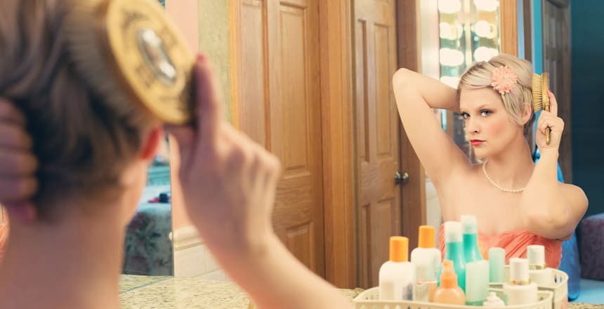 A Makeup Spatula to Help Save Your Product